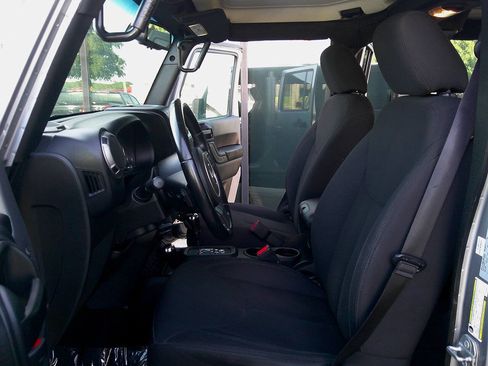 Used 2017 Jeep Wrangler Unlimited Sport w/ Quick Order Package 24S AWD/4WD image 9