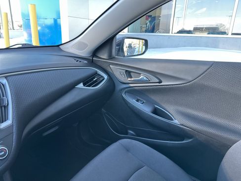 Used 2022 Chevrolet Malibu RS image 33