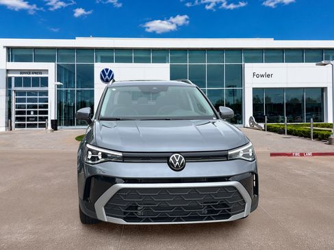 New 2026 Volkswagen Taos SE FWD image 2