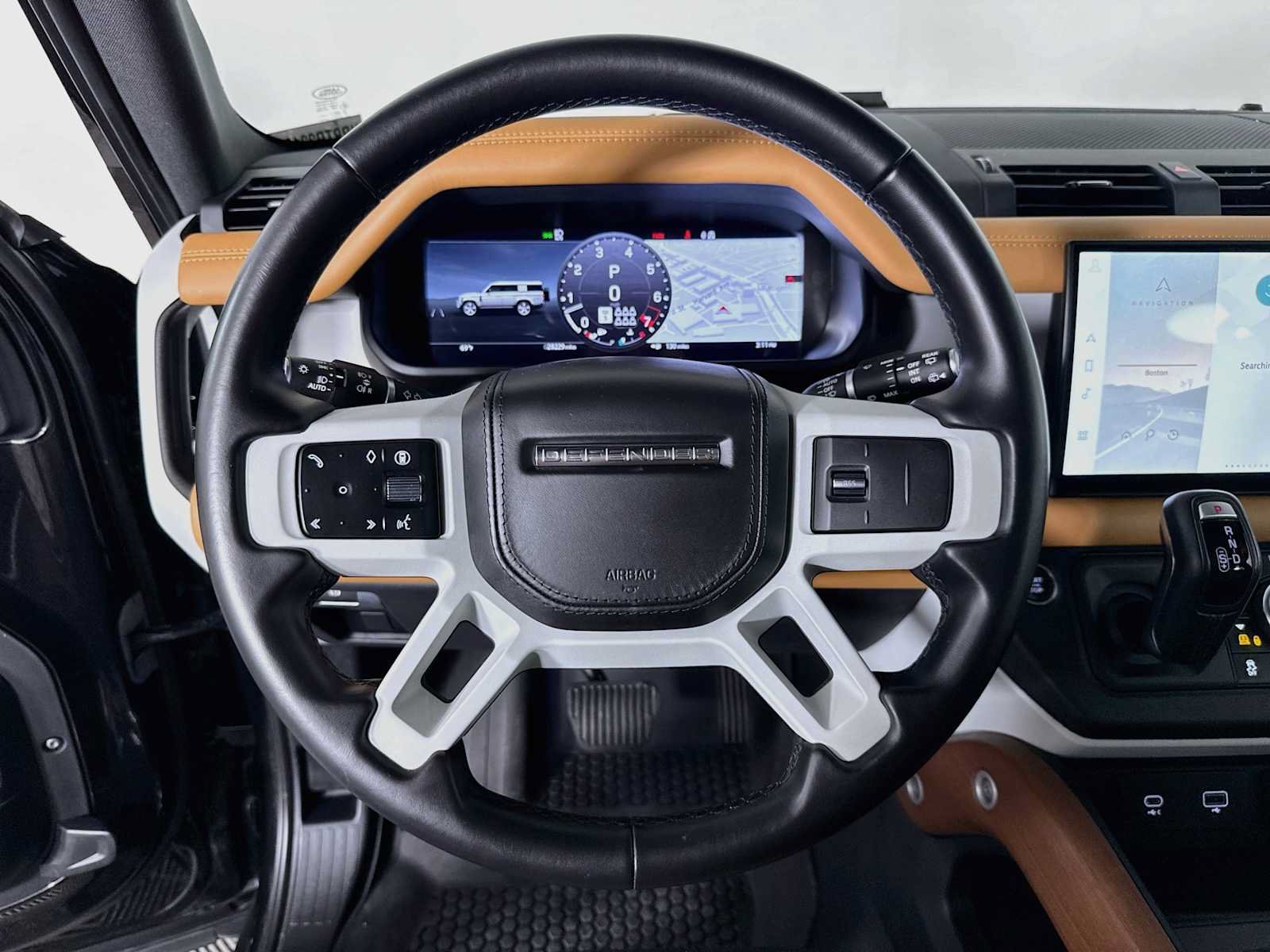 Used 2024 Land Rover Defender 130 X-Dynamic SE AWD/4WD image 12