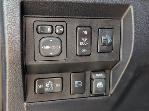 Used 2018 Toyota Tundra Platinum AWD/4WD image 14