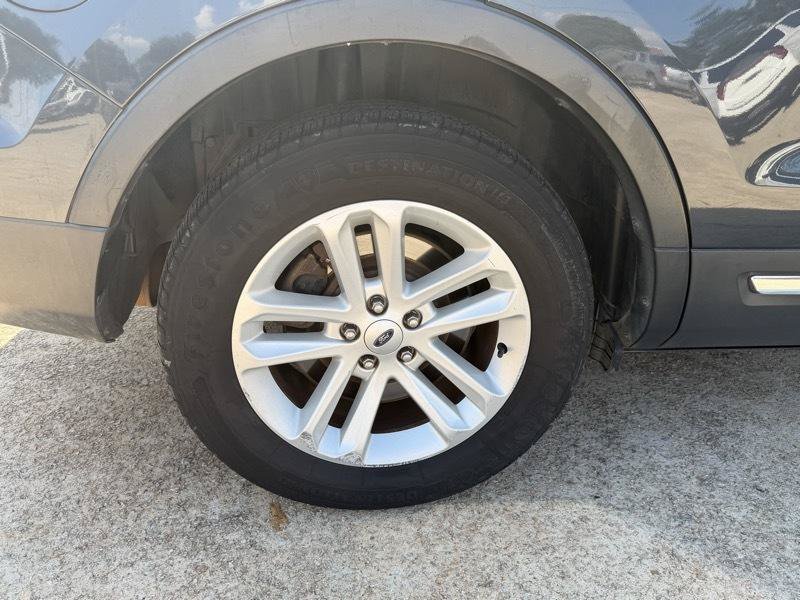 Used 2017 Ford Explorer XLT w/ Equipment Group 202A FWD image 10