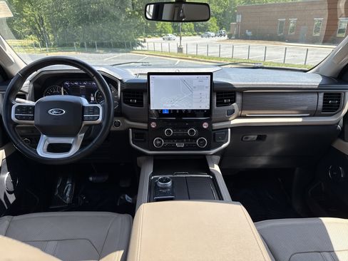 Used 2024 Ford Expedition Max Limited RWD image 29