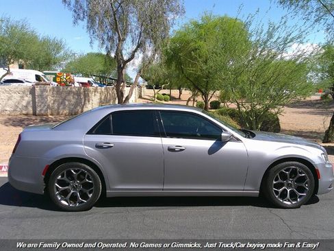 Used 2017 Chrysler 300 S image 5