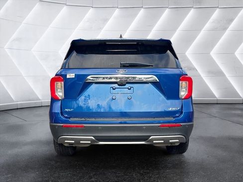 Used 2021 Ford Explorer XLT w/ Equipment Group 202A image 4