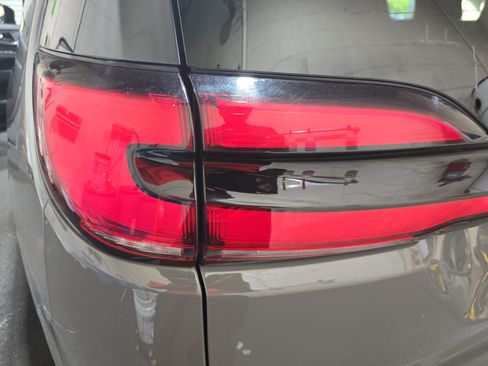 Used 2025 Chrysler Pacifica Limited FWD image 31