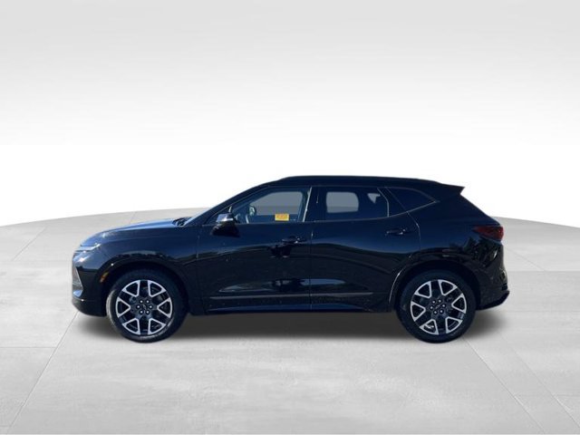 Used 2025 Chevrolet Blazer RS w/ Driver Confidence II Package AWD/4WD image 2