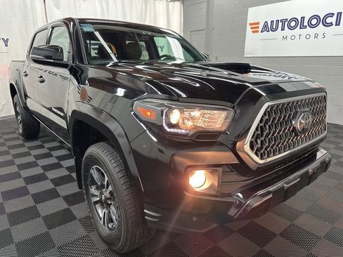 Used 2019 Toyota Tacoma TRD Sport AWD/4WD image 2