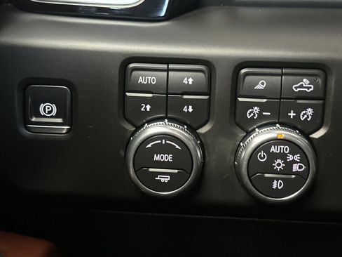 Used 2026 GMC Sierra 1500 Denali Ultimate AWD/4WD image 31