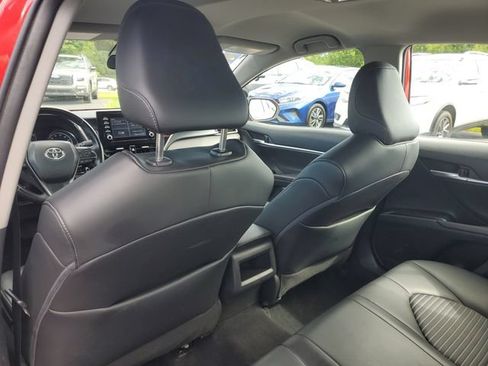Used 2022 Toyota Camry SE FWD image 9