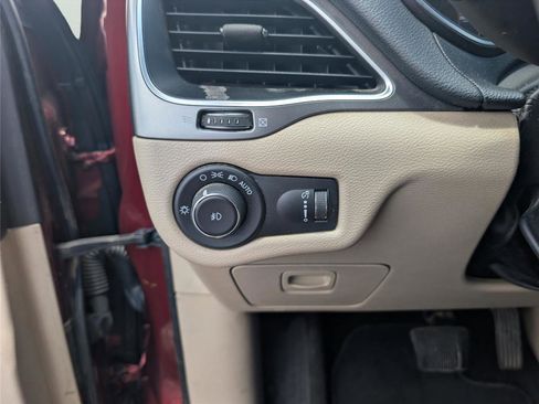 Used 2019 Jeep Cherokee Latitude w/ Popular Appearance Group FWD image 19