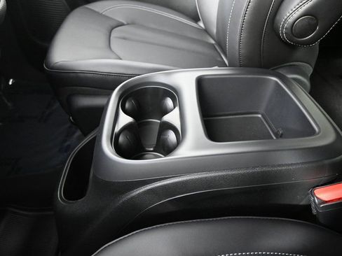 New 2026 Chrysler Pacifica Select image 32
