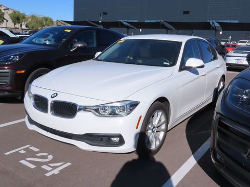 Used 2018 BMW 320i Sedan image 2