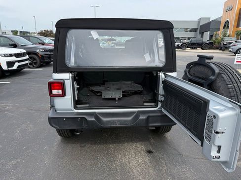 Used 2024 Jeep Wrangler Unlimited Sport AWD/4WD image 29