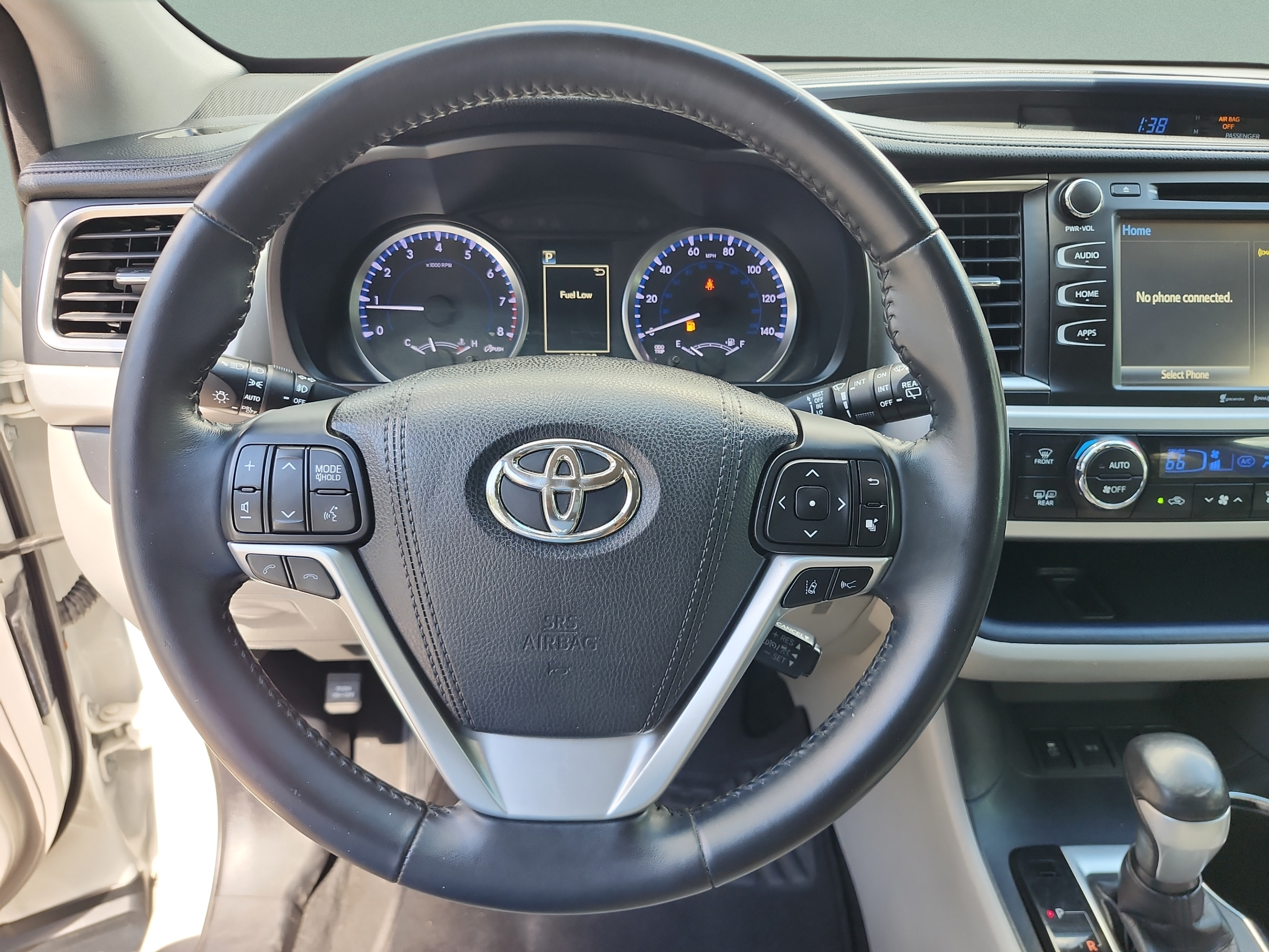 Used 2018 Toyota Highlander Plus FWD image 9