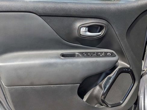 Used 2023 Jeep Renegade Altitude image 12