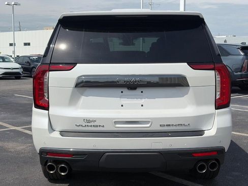 Used 2023 GMC Yukon Denali Ultimate AWD/4WD image 3