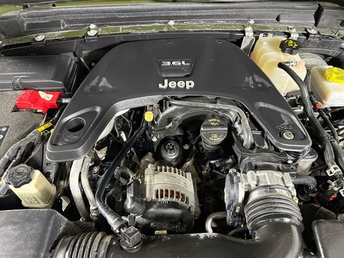Used 2021 Jeep Wrangler Unlimited Rubicon w/ Uconnect 4C Nav & Sound Group AWD/4WD image 39