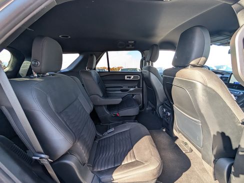 Certified 2020 Ford Explorer XLT image 11
