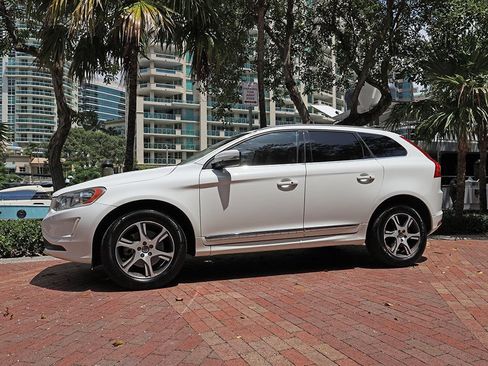 Used 2015 Volvo XC60 T6 w/ Proximity Package AWD/4WD image 25