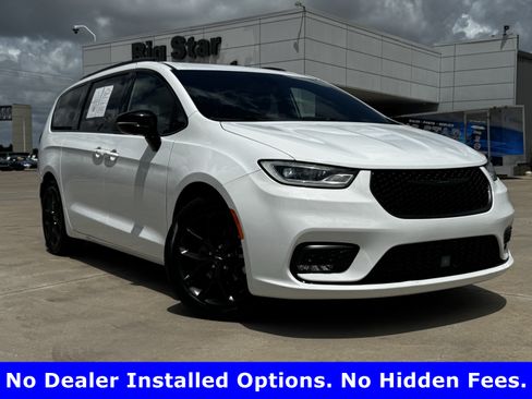 Used 2025 Chrysler Pacifica Limited FWD image 2