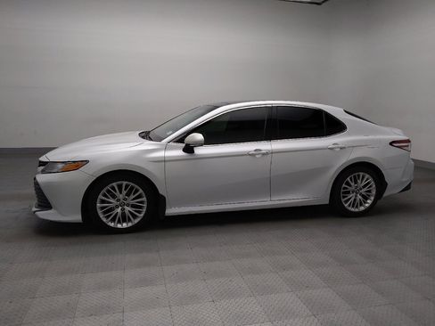 Used 2018 Toyota Camry XLE image 2