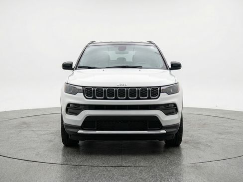 Used 2025 Jeep Compass Limited image 2