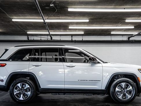 Used 2023 Jeep Grand Cherokee 4WD 4xe image 6
