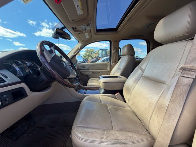 Used 2013 Cadillac Escalade Luxury AWD/4WD image 4