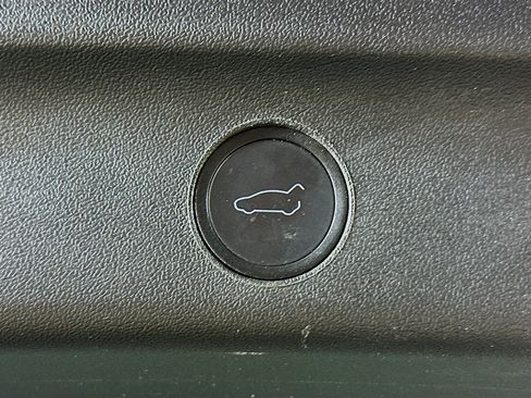Used 2021 Tesla Model Y Long Range AWD/4WD image 29