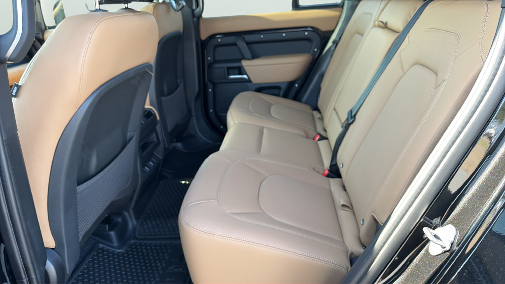 New 2026 Land Rover Defender 110 X-Dynamic SE AWD/4WD image 18