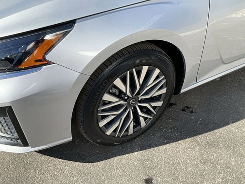 Used 2024 Nissan Altima 2.5 SV image 17