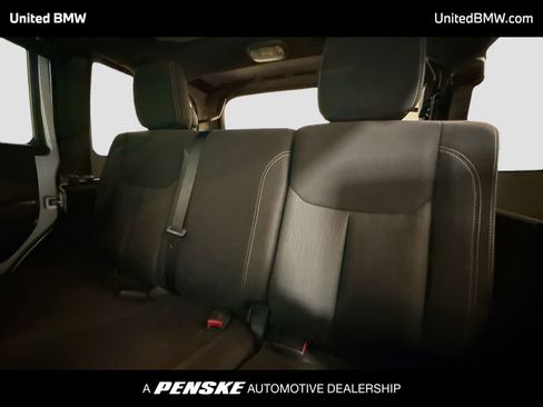Used 2015 Jeep Wrangler Unlimited Sahara w/ Connectivity Group image 10