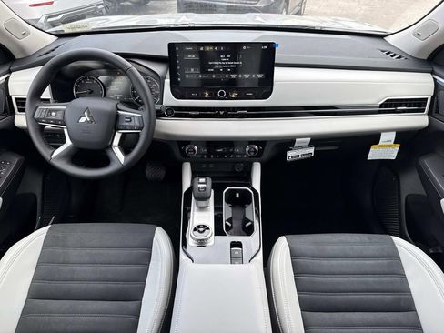 New 2026 Mitsubishi Outlander SE FWD image 17