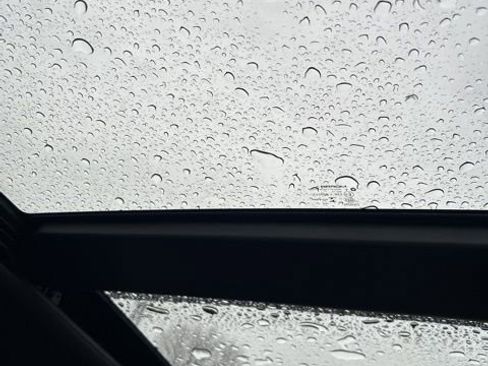 Used 2018 Chrysler Pacifica Limited image 29