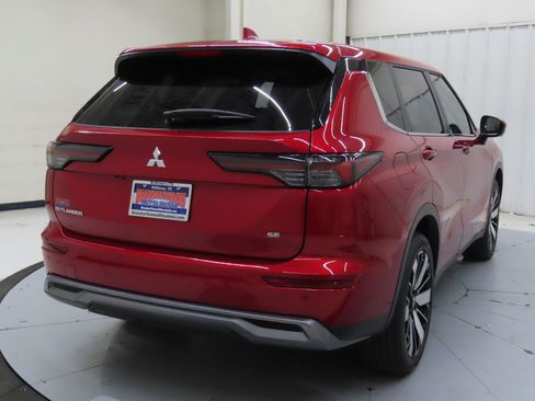 Used 2025 Mitsubishi Outlander SE FWD image 3