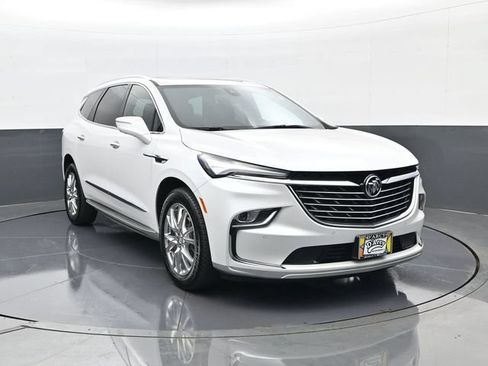 Used 2023 Buick Enclave Essence w/ Experience Buick Package AWD/4WD image 3