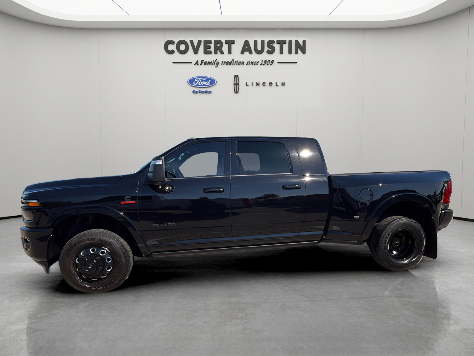 Used 2026 RAM 3500 Limited AWD/4WD image 2