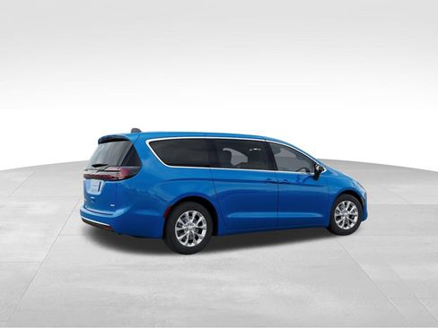 New 2027 Chrysler Pacifica Select AWD/4WD image 5