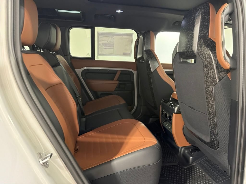 New 2026 Land Rover Defender 110 OCTA AWD/4WD image 28