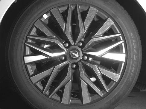 Used 2025 Nissan Altima 2.5 SV FWD image 12
