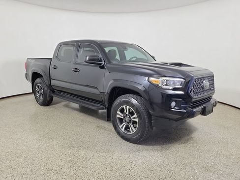 Used 2019 Toyota Tacoma TRD Sport AWD/4WD image 4