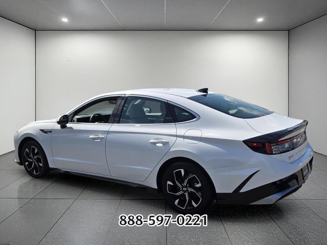 Used 2024 Hyundai Sonata SEL FWD image 3