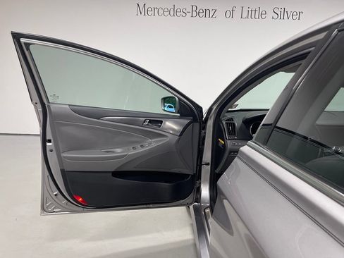 Used 2014 Hyundai Sonata Limited w/ Panoramic Sunroof Package 02 FWD image 17