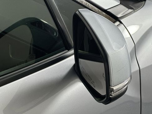 Used 2024 Toyota Corolla Cross LE w/ Moonroof Package image 10