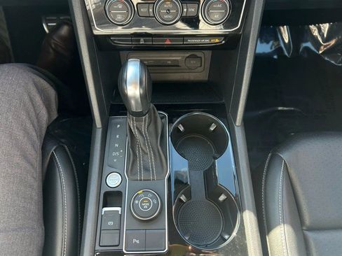 Used 2022 Volkswagen Atlas SEL R-Line image 14