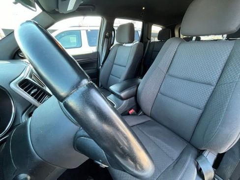 Used 2019 Jeep Grand Cherokee Laredo AWD/4WD image 17