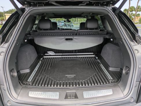 Certified 2025 Cadillac XT5 Premium Luxury w/ Technology Package FWD image 11