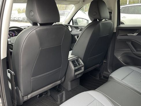 New 2026 Volkswagen Tiguan SE image 24