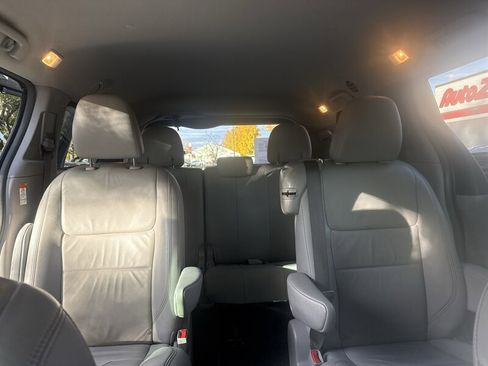 Used 2018 Toyota Sienna XLE Premium image 30